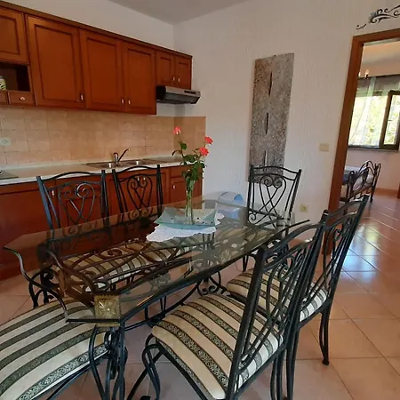 Linet 4- By Interhome شقة