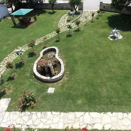 Linet 4- By Interhome شقة *