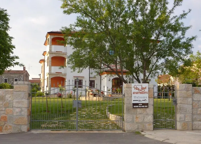 Linet 4- By Interhome * Funtana